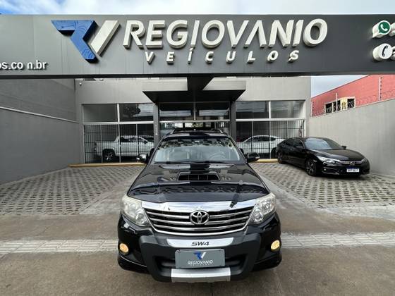 TOYOTA HILUX SW4 3.0 SRV 4X4 7 LUGARES 16V TURBO INTERCOOLER DIESEL 4P AUTOMÁTICO TOYOTA HILUX SW4 3.0 SRV 4X4 7 LUGARES 16V TURBO INTERCOOLER DIESEL 4P AUTOMÁTICO